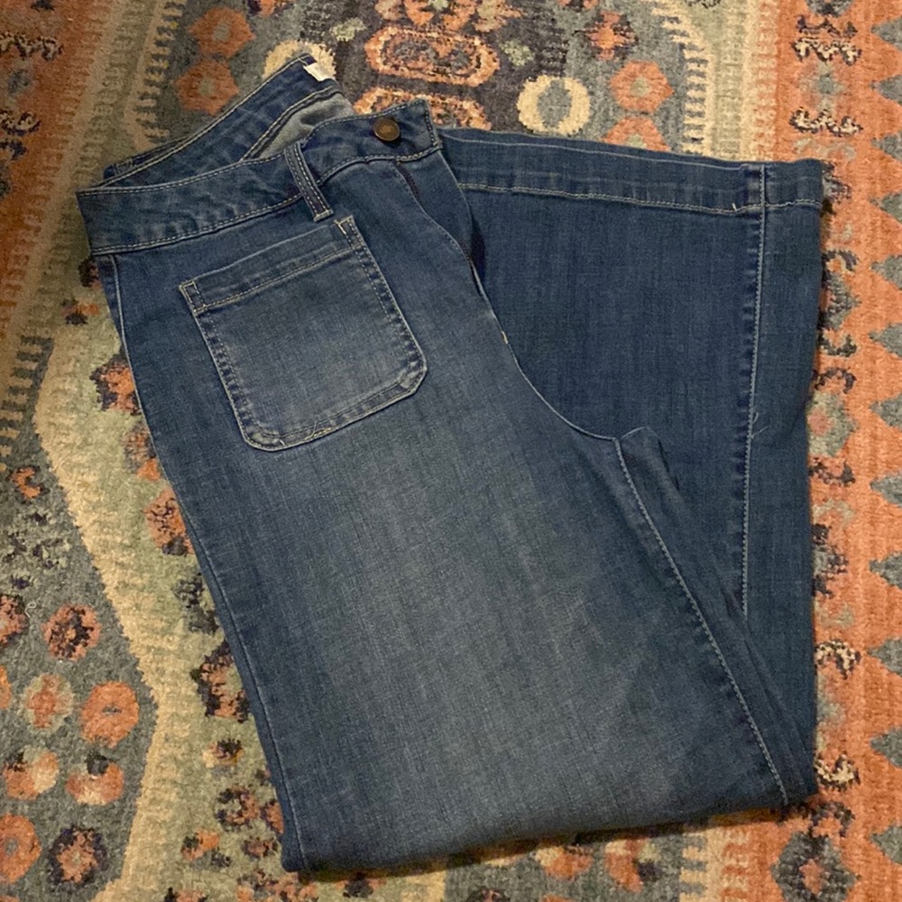 Denim, size 11, front and back pocket, wide leg culottes